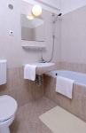 Modern standard fürdőszoba - Charles Apartman Hotel Modern standard fürdőszoba - Charles Apartman Hotel