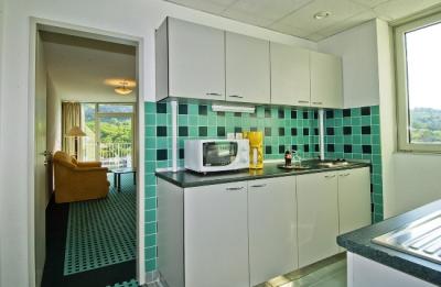 Modern konyha a Budakeszi úton - Superior apartman konyhája a hotel Európában - Europa Hotels Congress Center Budapest - 4 csillagos apartman hotel Budán a Budakeszi útnál