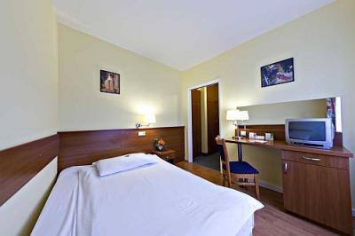 Palatinus Szálló Sopronban - egyágyas superior szoba a belvárosban - Hotel Palatinus Sopron - Palatinus Szálló Sopron belvárosában megfizethető áron