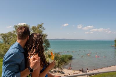 5* Hotel Azúr Prémium gyönyörű panorámát nyújtó szobája a Balatonra - ✔️ Azúr Prémium Hotel***** Siófok - elegáns panorámás wellness hotel Siófokon félpanzióval