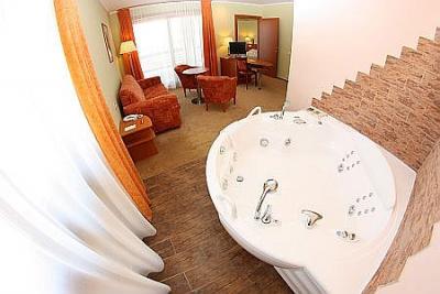 Hotel Aquarell Cegléd akciós jacuzzis hotelszobája wellness hétvégére - ✔️ Aquarell Hotel Cegléd ✔️ Akciós Aquarell gyógyhotel