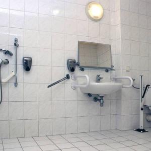 CE Hotel Bestline mozgáskorlátozott fürdőszobája Budapesten - ✔ CE Hotel Bestline Budapest ✔ Olcsó Bestline Hotel Budapest