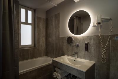 ✔️ Hotel Civitas - Olcsó szállás Sopron legmodernebb szállodájában - szálloda fürdőszobája - ✔️ Hotel Civitas Sopron**** ✔️ Akció Civitas Hotel Sopron!