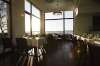 Vital Hotel Nautis étterme Gárdonyban kilátással a Velencei-tóra