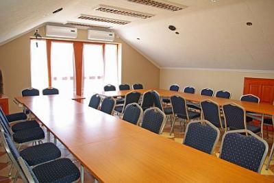 Konferenciaterem tárgyalóterem Cserkeszőlőn - ✔️ Royal Hotel Cserkeszőlő ✔️ Akciós Hotel a gyógyfürdőnél
