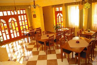 Szállás félpanzióval Cserkeszőlőn a Hotel Royalban - ✔️ Royal Hotel Cserkeszőlő ✔️ Akciós Hotel a gyógyfürdőnél