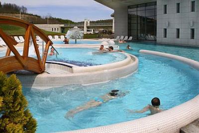 ✔️Óriási külső medencék a Saliris Spa Termál szállodában - ✔️ Hunguest Saliris Egeraszalók ✔️ Hotel Saliris akció!