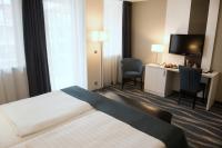 Siófoki wellness Hotel Azúr 4* szabad kétágyas szobája a Balatonnál
